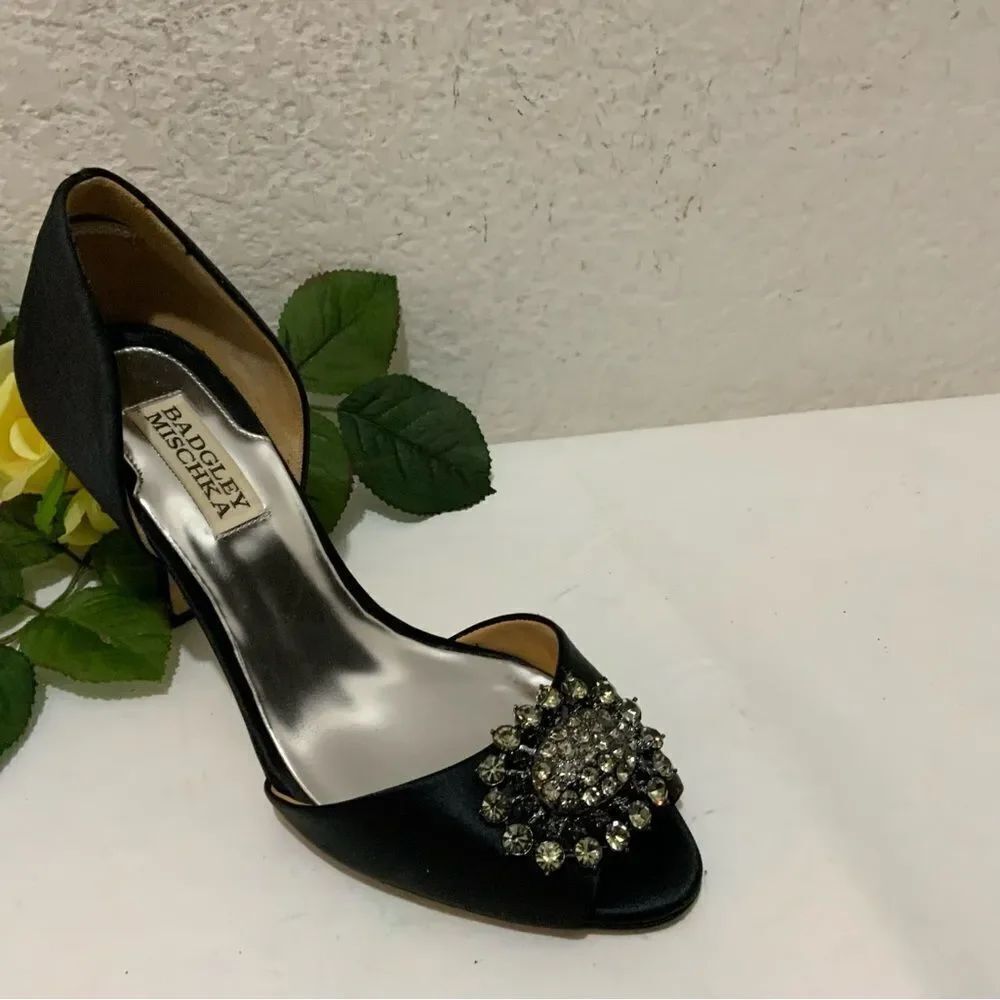 Badgley Mischka Satin Jeweled Heels black size 7.5 M